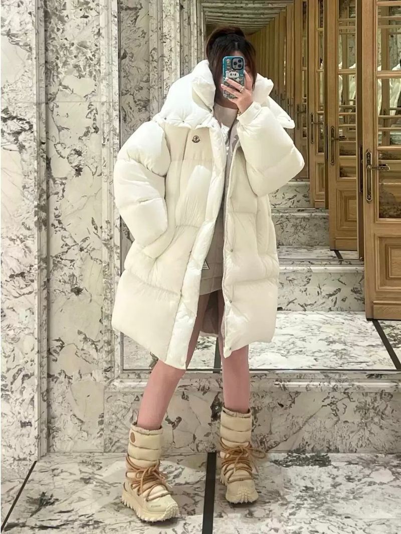 몽클레르 로고 패치 후드 롱 다운 재킷 - 샤넬 패딩 레플 참고 이미지